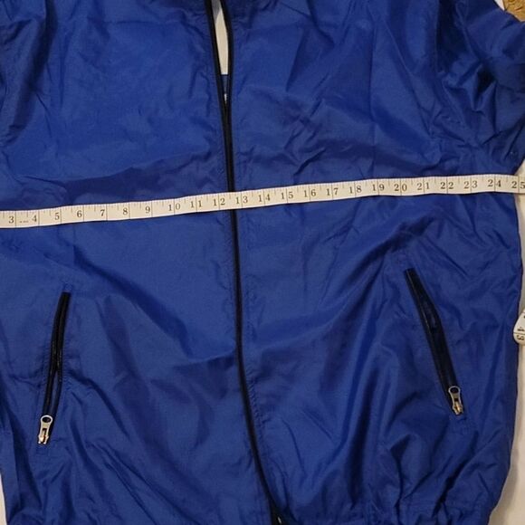 Champs windbreaker size medium - Picture 7 of 8